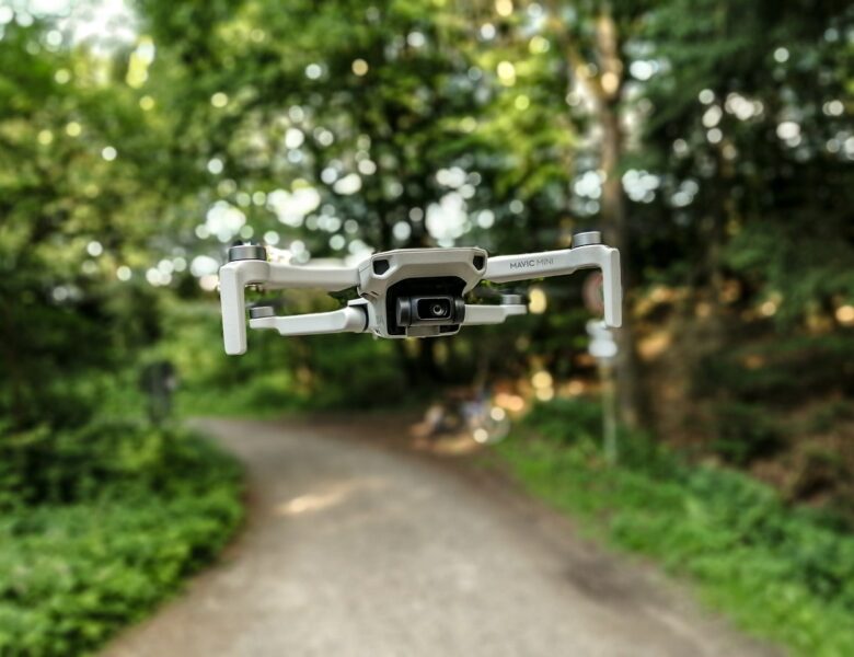 Darf man mit einer Flugdrohne Nachbars Garten fotografieren?